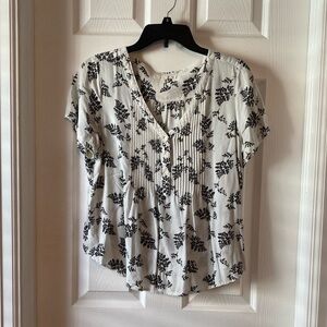 Fun 2 Fun Black and White Floral Blouse